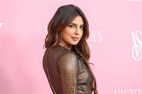 Priyanka Chopra Jonas gave the naked dress an angelic twist at。